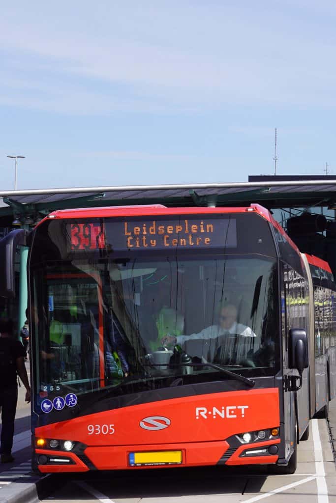 Bus 397 vom Flughafen Amsterdam Schiphol nach Amsterdam Leidseplein.